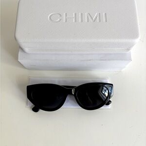 Chimi 06 sunglasses in black